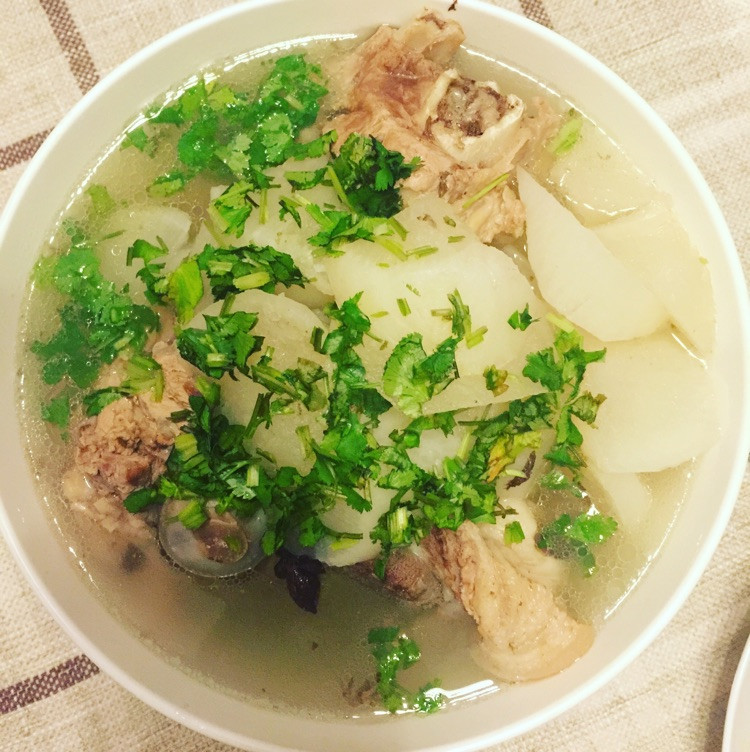 萝卜炖筒骨的做法