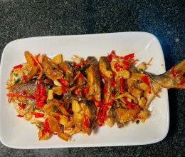 《香煎鲳鱼·刺少肉实》的做法