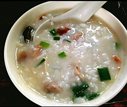 沙虫皮蛋瘦肉粥的做法