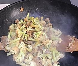 肉炒菜花的做法