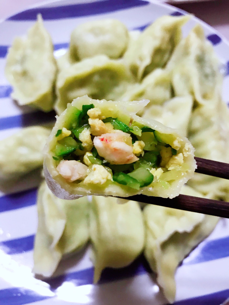 黄瓜虾仁鸡蛋饺子的做法