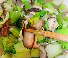 #开启冬日滋补新吃法#香菇炒油菜，简单好味道！的做法