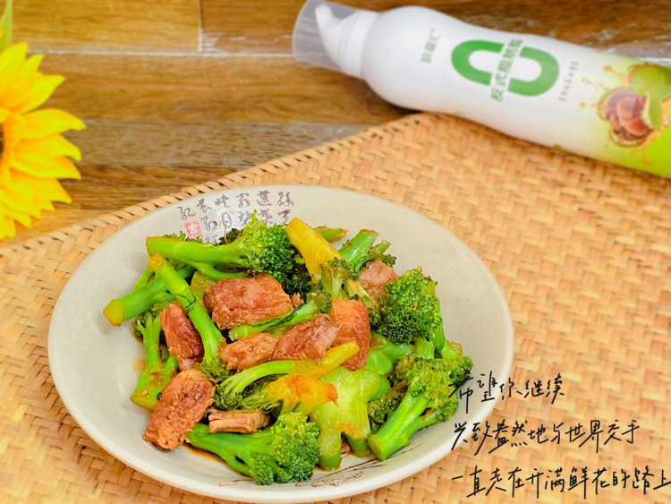 西兰花炒肉的做法