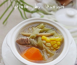 熬夜族必喝的养生汤——霸王花煲猪腱的做法