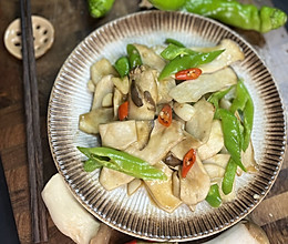 #时令蔬菜最养人#辣椒炒杏鲍菇！吃出肉的口感！的做法