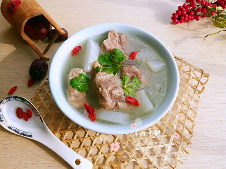 白萝卜排骨汤的做法