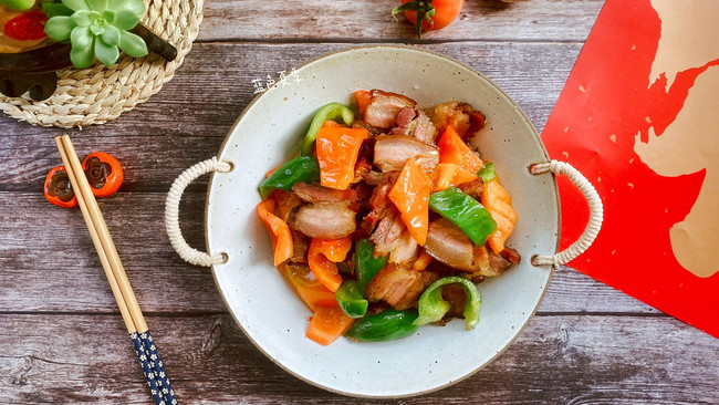 彩椒炒熏肉的做法