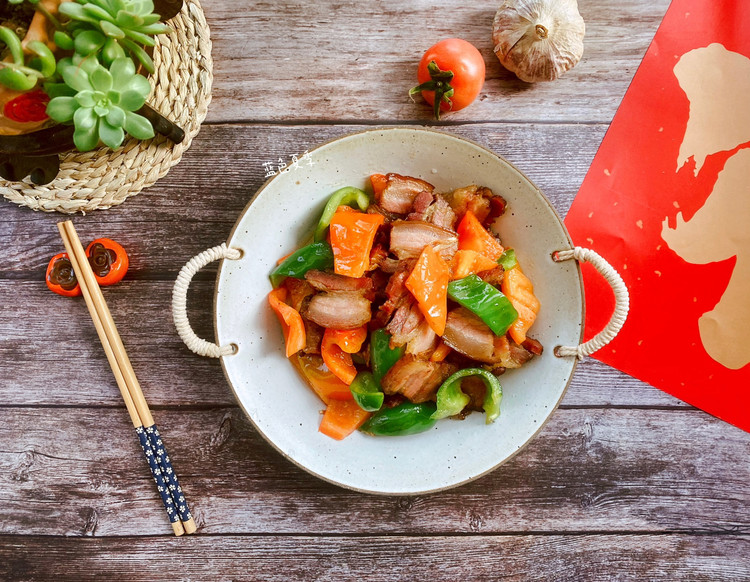 彩椒炒熏肉的做法