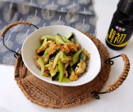 #我的夏日味道vlog#芹菜黄瓜炒鸡蛋的做法