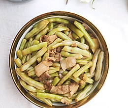 老来嫩豆角烧肉的做法