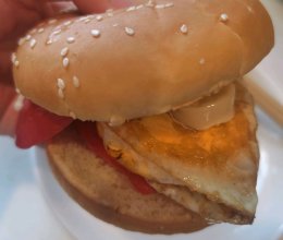 #春日露营#鸡腿肉汉堡的做法