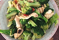 西兰花炒鲜鱿的做法