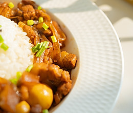 “贴秋膘”卤肉饭的做法