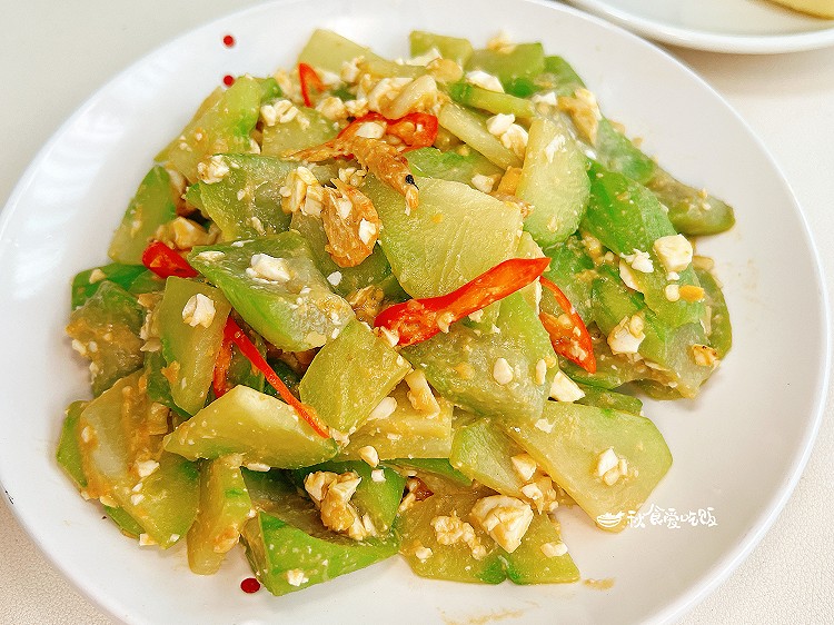 咸蛋炒双瓜,又香又素且很下饭的鸭蛋新吃法!的做法