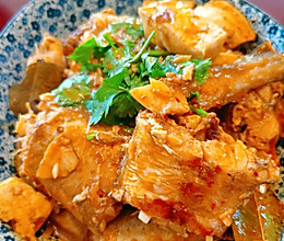 蒜蓉鳕鱼炖豆腐（微辣）的做法