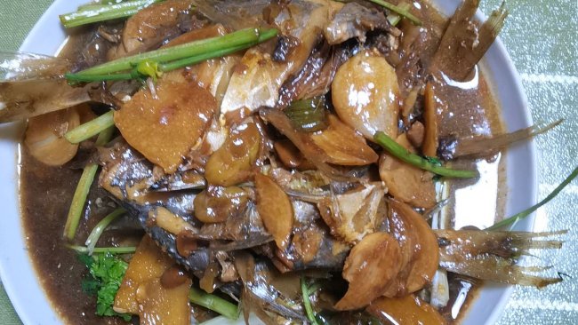 红烧鲳鱼（非油煎）的做法