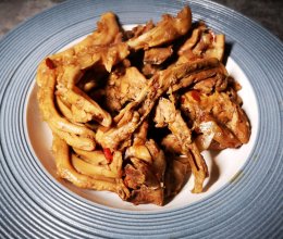 #快手又营养,我家的冬日必备菜品#香辣卤鸭架鸭掌的做法