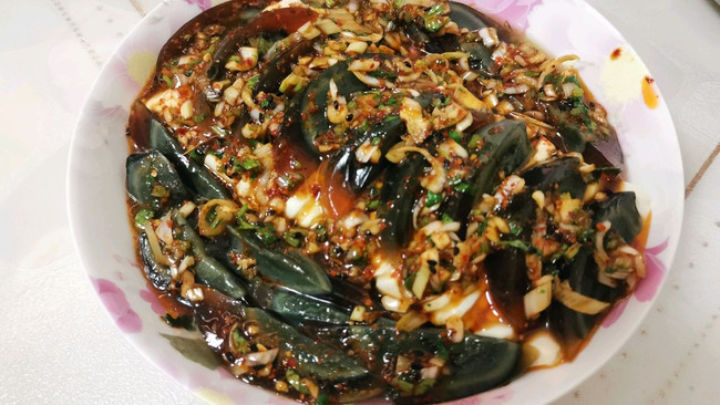 皮蛋碰豆腐的做法