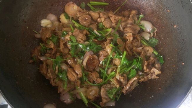 小洋葱爆羊肉的做法