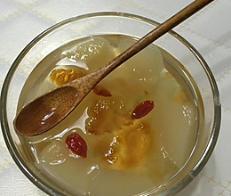 桃胶炖雪梨的做法