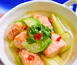 #山姆友约#随手一煮，鲜掉眉毛——三文鱼萝卜煲的做法