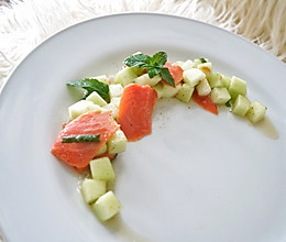 薄荷香瓜烟熏三文鱼沙拉