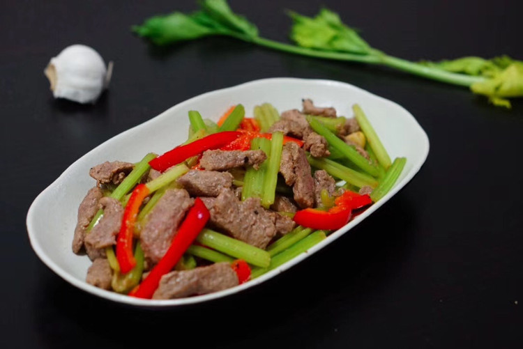 中餐 牛肉炒芹菜的做法