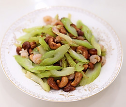腰果西芹炒虾仁的做法