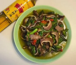 青红椒炒卤猪耳的做法
