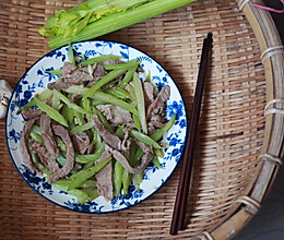 #精品菜谱挑战赛#西芹炒牛肉的做法