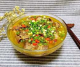 金针酸汤肥牛的做法