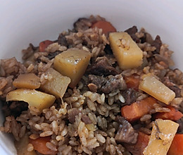 土豆牛肉煲仔饭的做法
