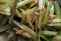 清炒芹菜的做法