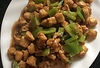 尖椒炒鸡丁的做法