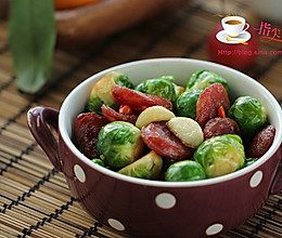 香肠炒孢子甘蓝的做法