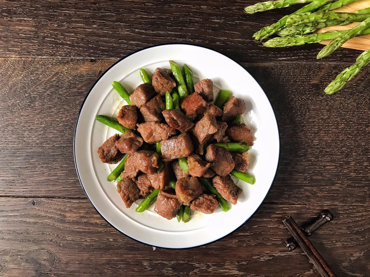 芦笋炒牛肉粒的做法