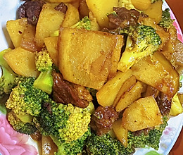#做出牛肉的分寸感#牛肉粒炒西兰花的做法