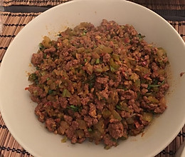 西芹牛肉末的做法