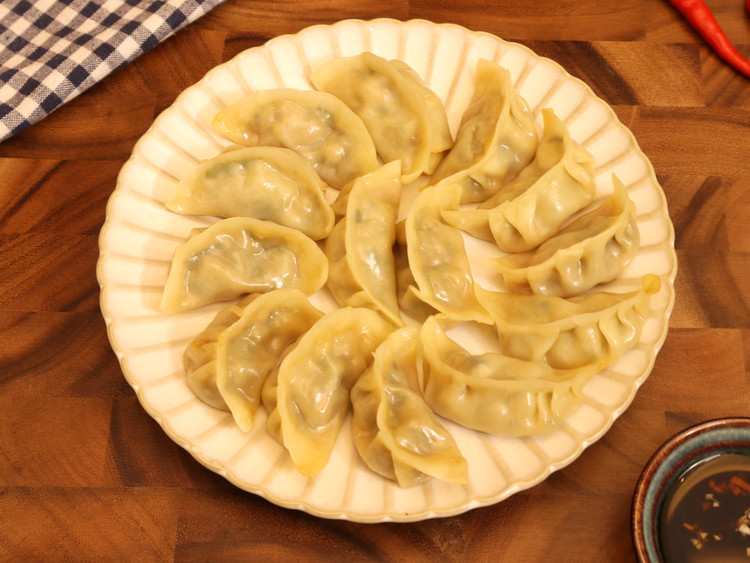 猪肉大葱饺子用这方法调的馅儿，鲜嫩多汁巨好吃的做法