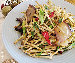 鱼腥草炒腊肉的做法