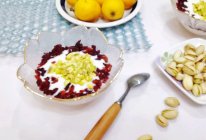 #美国开心果快乐食光#夏日消暑健康开心甜品/开心果蔓越莓酸奶的做法