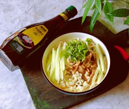 #夏日餐桌降温企划#芝麻酱捞汁凉面的做法