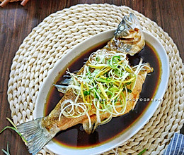 #新春美味菜肴#家宴必备清蒸鲈鱼 蒸蒸日上的做法