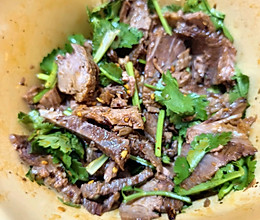 香菜拌牛肉的做法