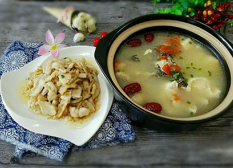 一条鱼的绝佳吃法~鱼头豆腐汤和滑鱼片的做法