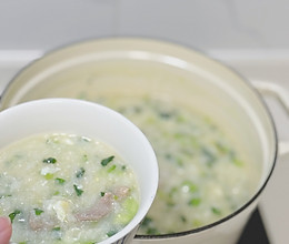 窝蛋牛肉粥的做法