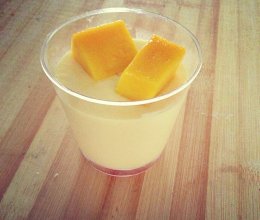 招待朋友的小点心-无底芒果慕斯的做法