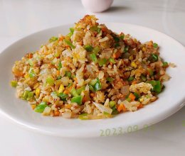 葱椒肉碎蛋炒饭的做法