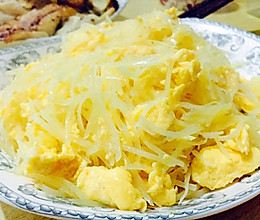 土豆丝炒鸡蛋的做法
