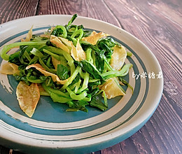 2分钟一道菜:清炒腐皮鸡毛菜的做法